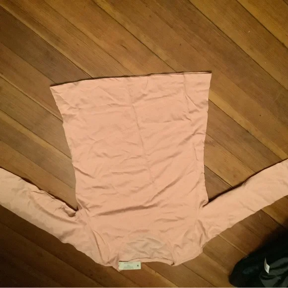 Woman’s basic top - Picture 3 of 3